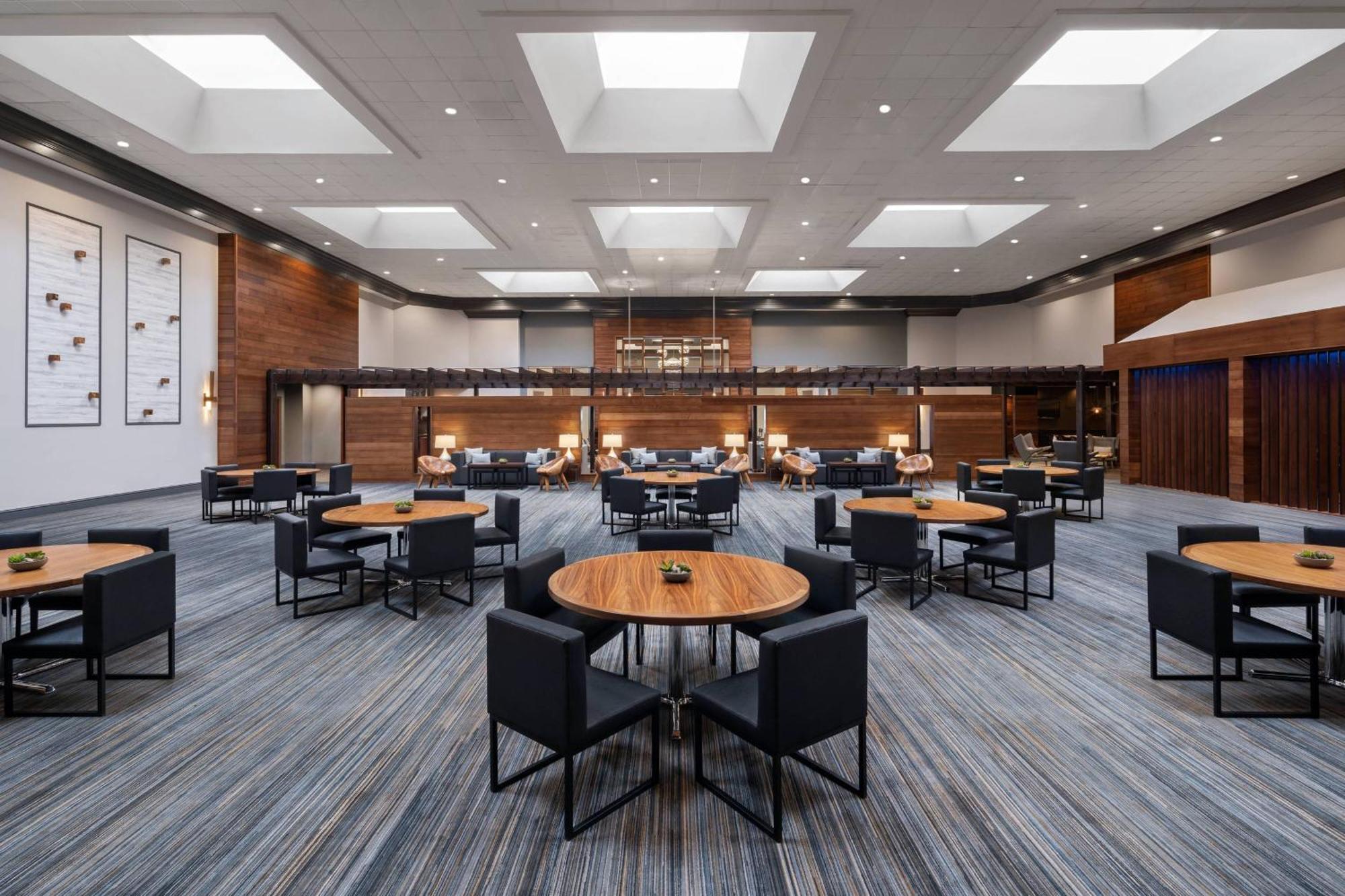 Отель Cleveland Marriott East Warrensville Heights Экстерьер фото