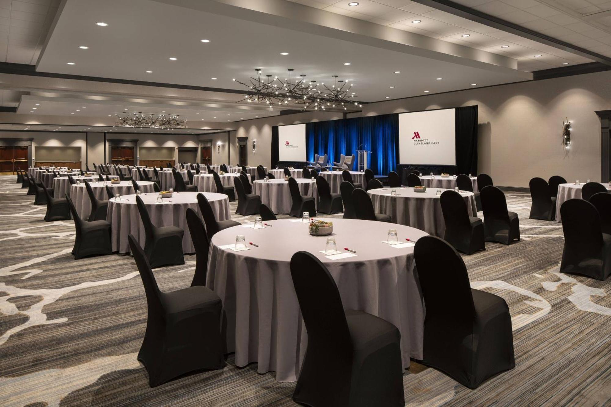 Отель Cleveland Marriott East Warrensville Heights Экстерьер фото