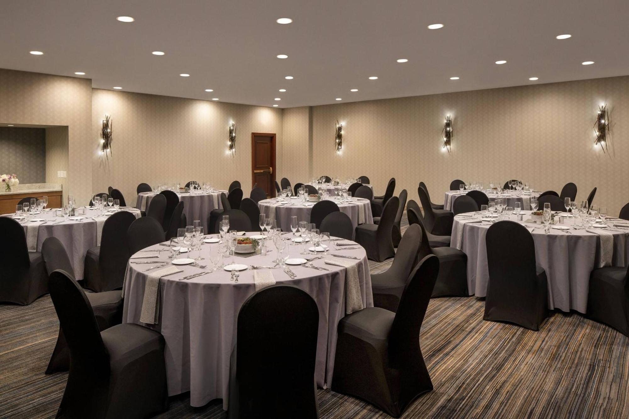 Отель Cleveland Marriott East Warrensville Heights Экстерьер фото