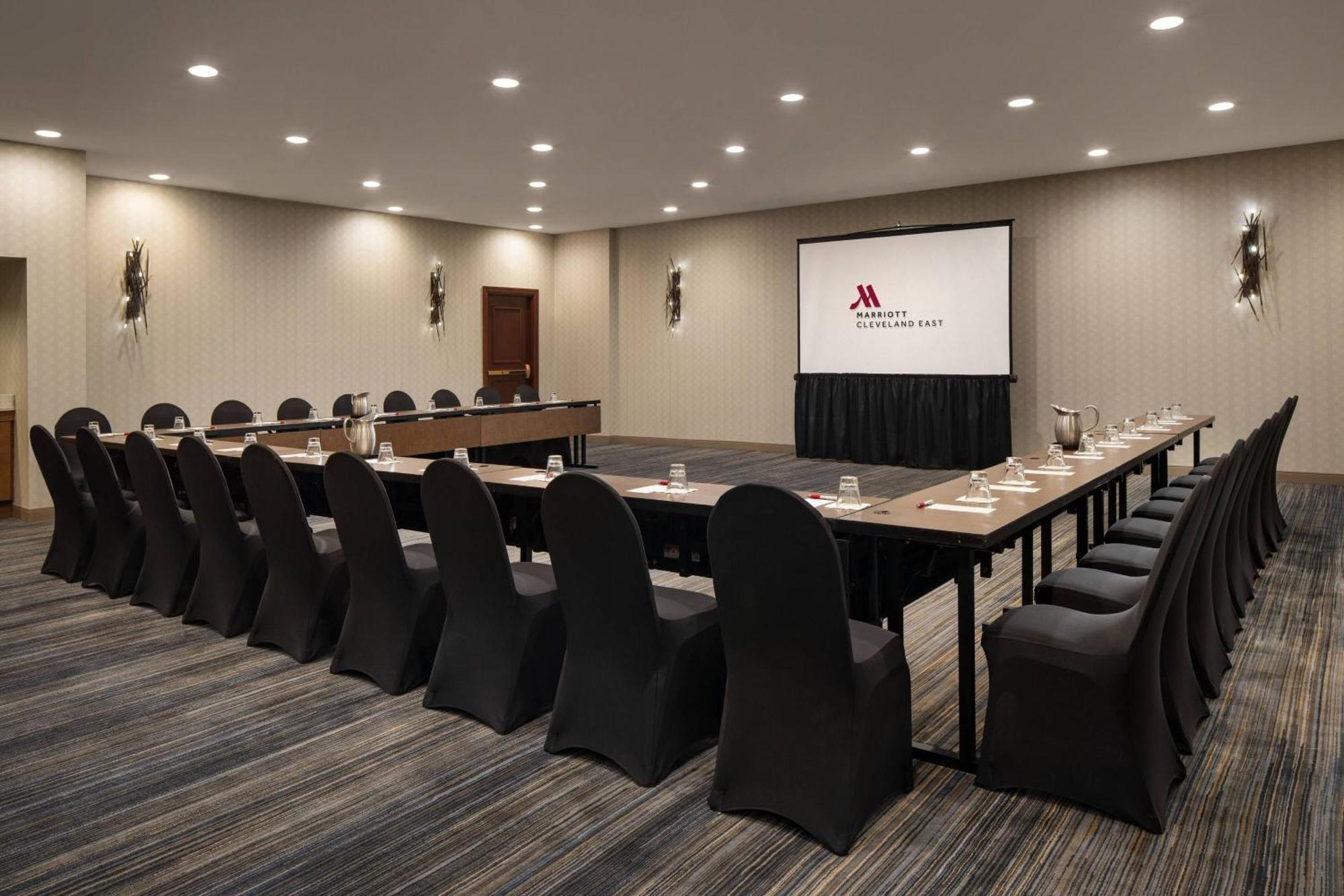 Отель Cleveland Marriott East Warrensville Heights Экстерьер фото