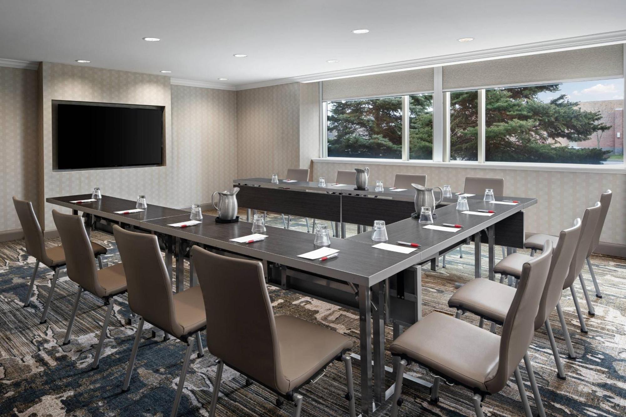 Отель Cleveland Marriott East Warrensville Heights Экстерьер фото