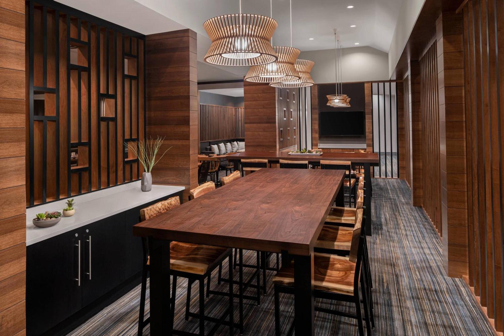 Отель Cleveland Marriott East Warrensville Heights Экстерьер фото